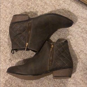 Mossimo boots size 8 worn once